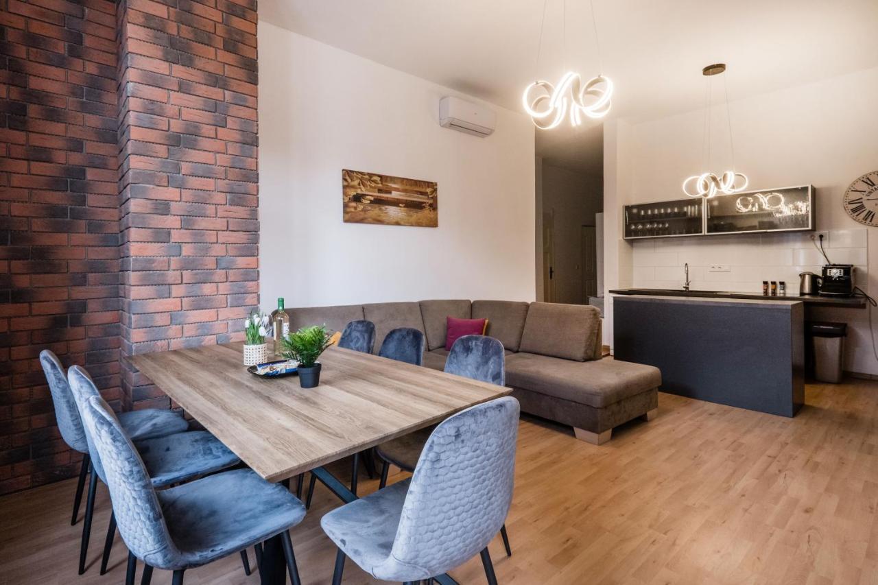 Jacuzzi And Privacy With 2 Balconies And Free Garage Apartment Budapest Exterior photo