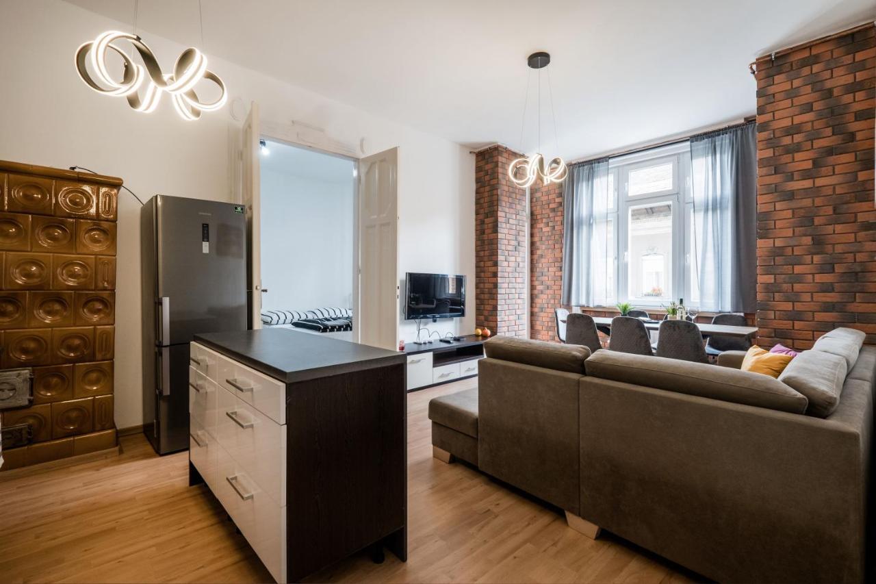 Jacuzzi And Privacy With 2 Balconies And Free Garage Apartment Budapest Exterior photo