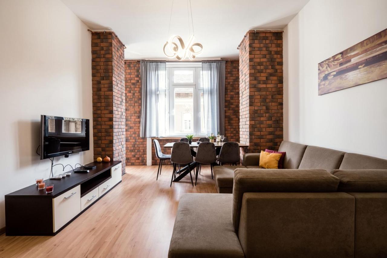 Jacuzzi And Privacy With 2 Balconies And Free Garage Apartment Budapest Exterior photo
