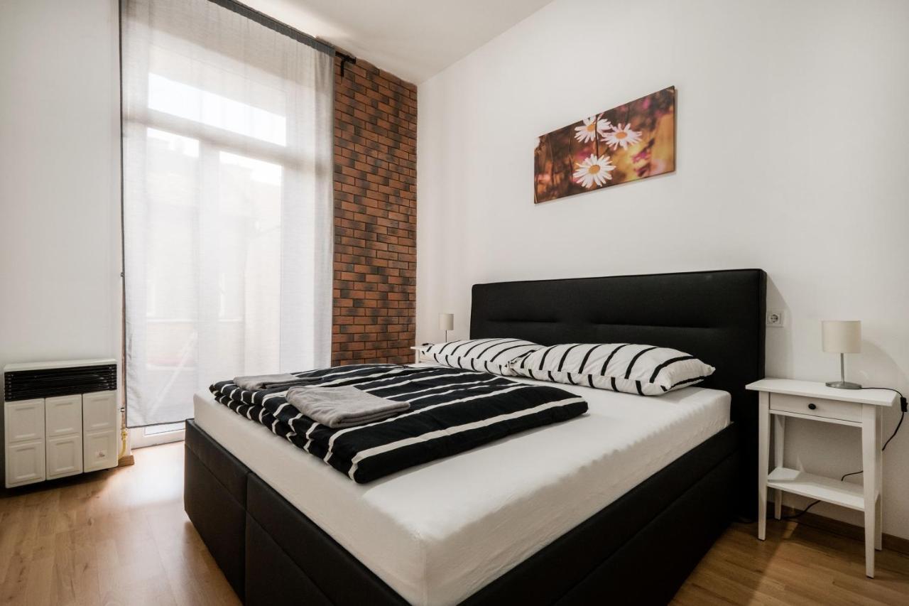 Jacuzzi And Privacy With 2 Balconies And Free Garage Apartment Budapest Exterior photo