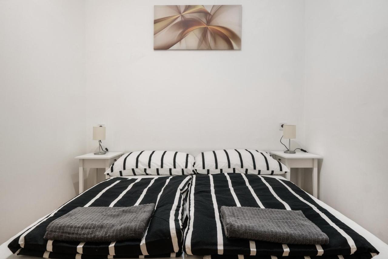 Jacuzzi And Privacy With 2 Balconies And Free Garage Apartment Budapest Exterior photo