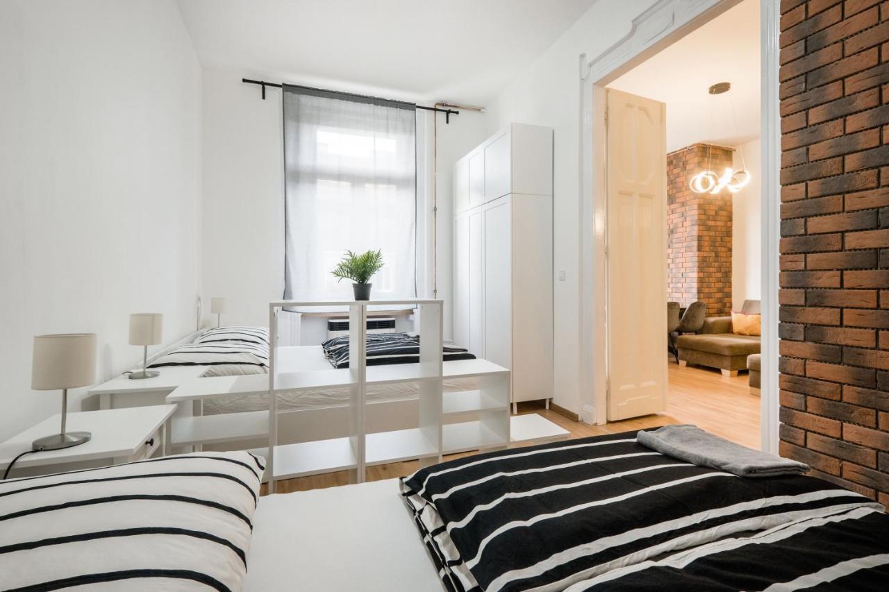 Jacuzzi And Privacy With 2 Balconies And Free Garage Apartment Budapest Exterior photo