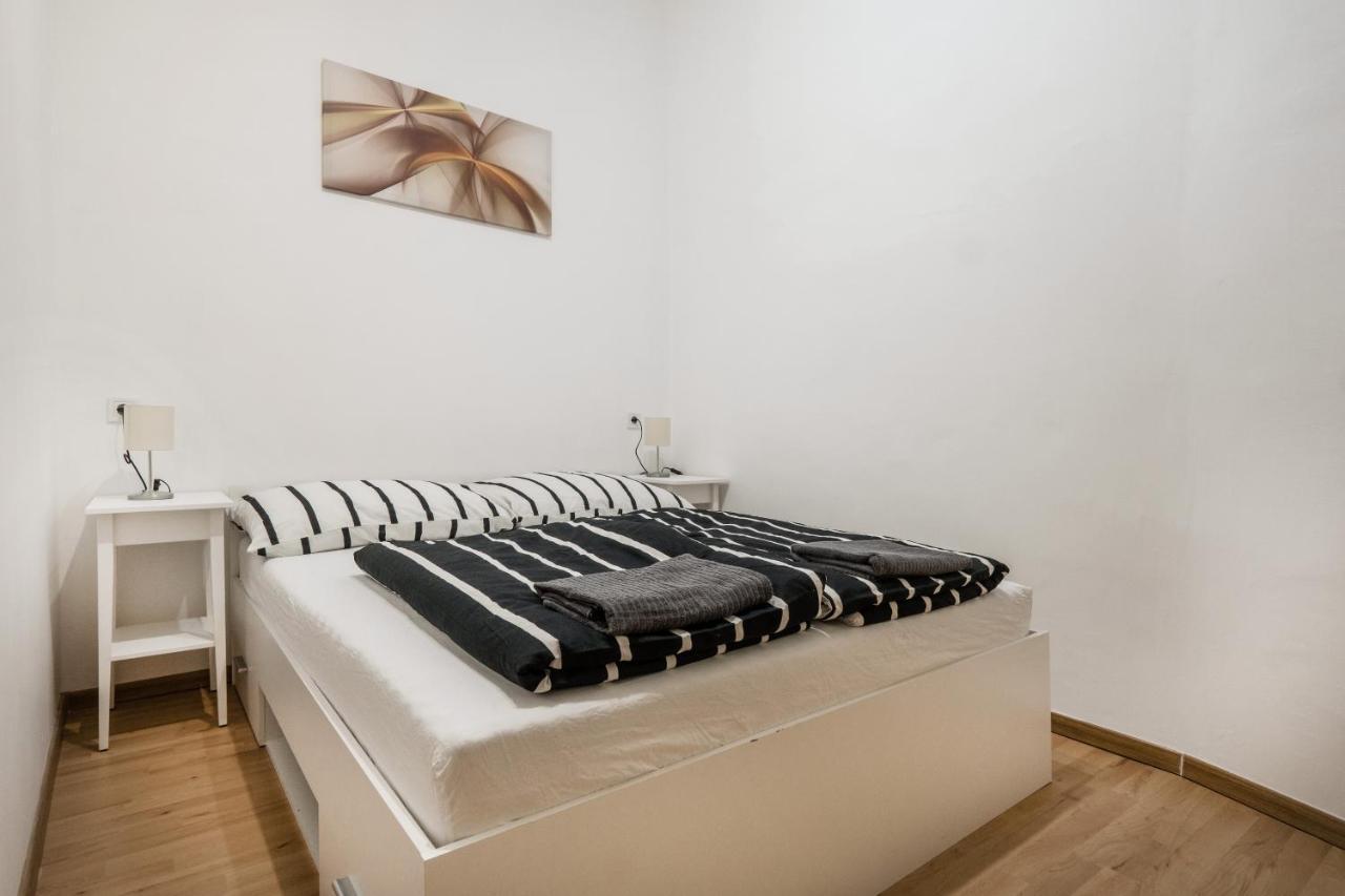 Jacuzzi And Privacy With 2 Balconies And Free Garage Apartment Budapest Exterior photo