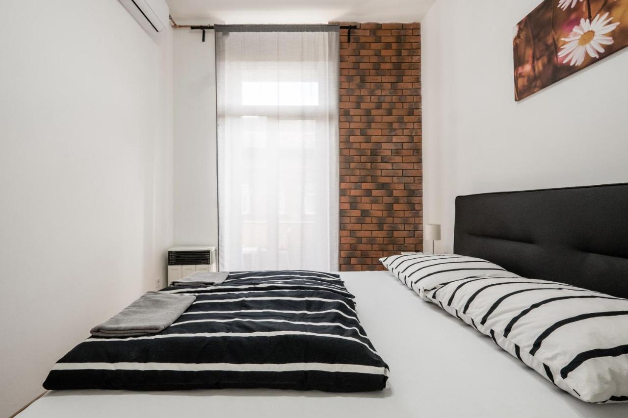 Jacuzzi And Privacy With 2 Balconies And Free Garage Apartment Budapest Exterior photo