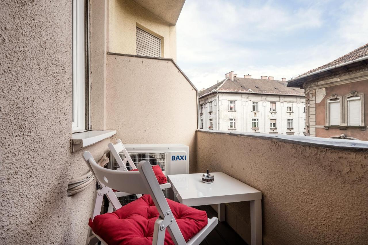 Jacuzzi And Privacy With 2 Balconies And Free Garage Apartment Budapest Exterior photo